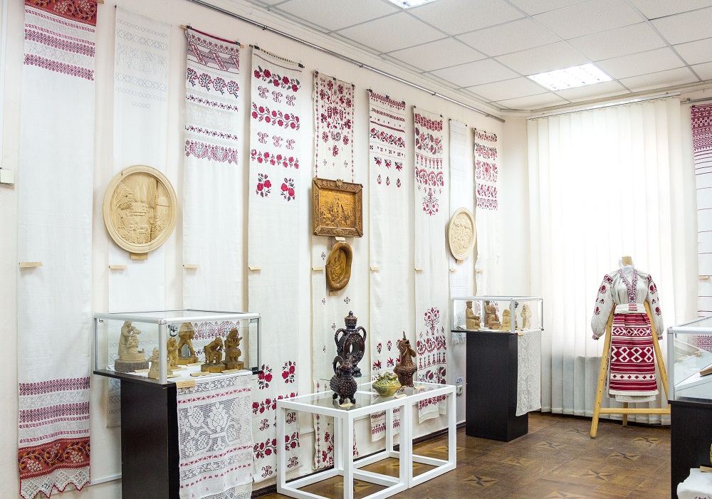 Постоянная экспозиция Украинское народное искусство в Художественном музее фото