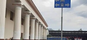 Подскажите, как пройти: на ж/д вокзале установили таблички с указателями