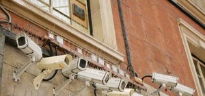 Под контролем: на пешеходном мосту появились дополнительные камеры наблюдения