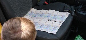 Требовали 10 000 долларов: под Харьковом СБУ задержала двух следователей