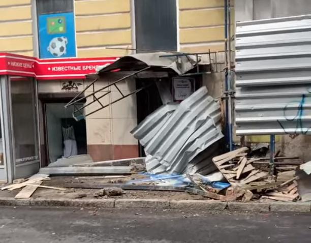 ДТП в центре Харькова 6 июля 2019: машина на скорости "влетела" в магазин