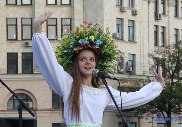 В Харькове прошла акция в поддержку языкового закона. Фото: Vyacheslav Madiyevsky, Ukrinform