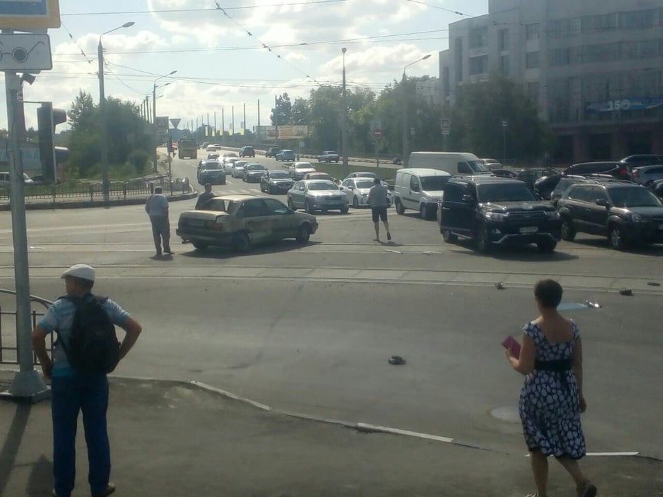 В районе ДК Железнодорожников в Харькове произошло ДТП. Фото: патрульная полиция