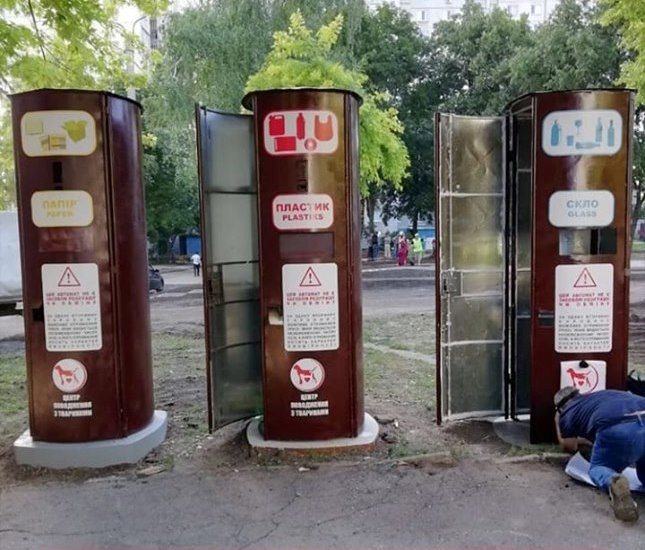 В Харькове появились необычные контейнеры для сбора вторсырья. Фото: Facebook Типичное ХТЗ