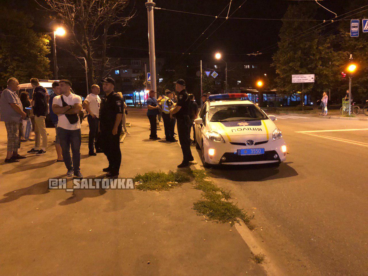 В Харькове машина полиции сбила женщину с ребенком (ДТП 26 июля 2019). Фото: ХС Харьков