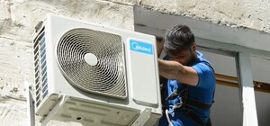 Устанавливал кондиционер: в Харькове мужчина выпал с шестого этажа