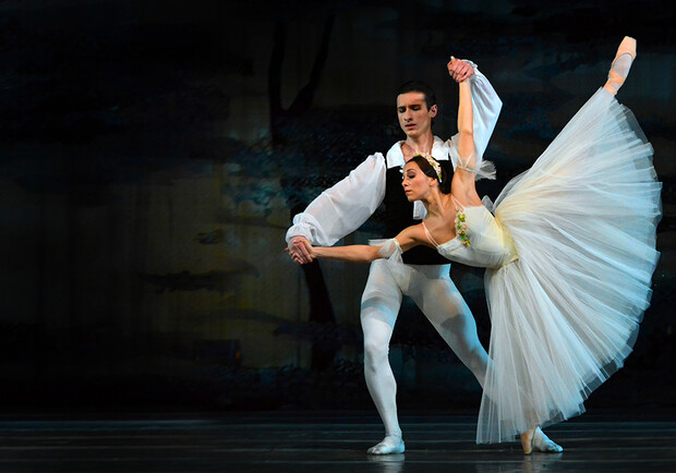 Афиша - Театры - Вечер балета: "Шопениана", "Барышня и хулиган"