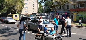 Отделался царапинами: на проспекте Шевченко в ДТП попал мопедист с ребенком