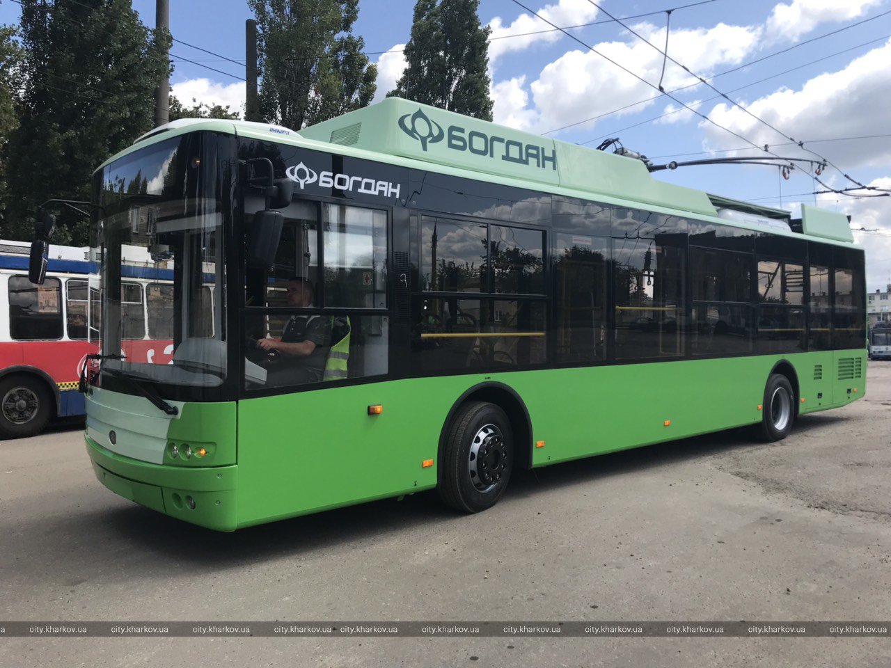 В Харьков прибывают новые троллейбусы. Фото: city.kharkov.ua