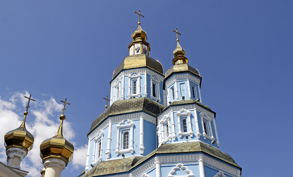 В Харькове перекрасили Покровский собор. Фото: times.kharkiv.ua