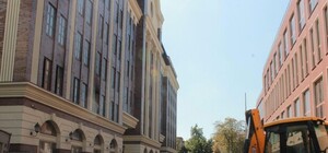 Пандус, новое освещение и спрятанные провода: как меняется улица Баррикадная