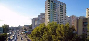 Теперь чисто: на проспекте Лобановского демонтировали наземную рекламу