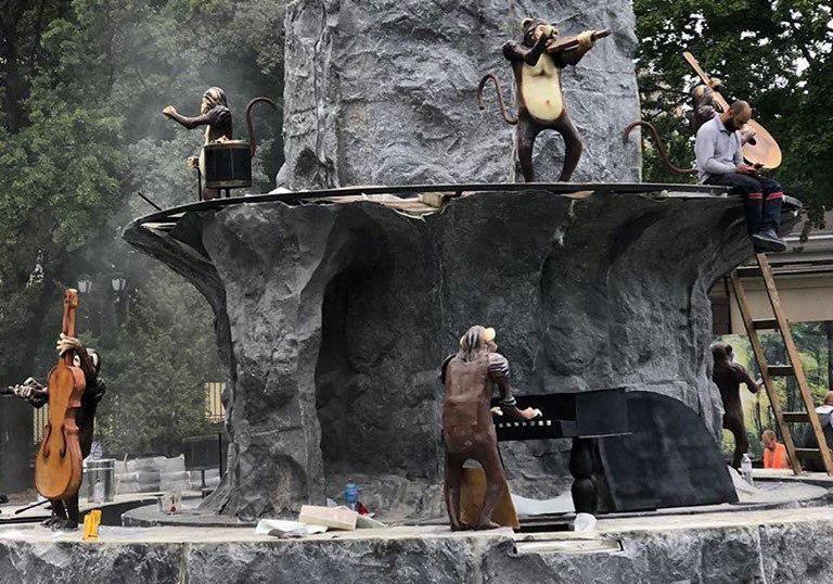 Ко Дню города в саду Шевченко откроют фонтан с обезьянами.
