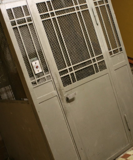 Старые лифты в Харькове будут демонтированы. Фото liveinternet.ru.