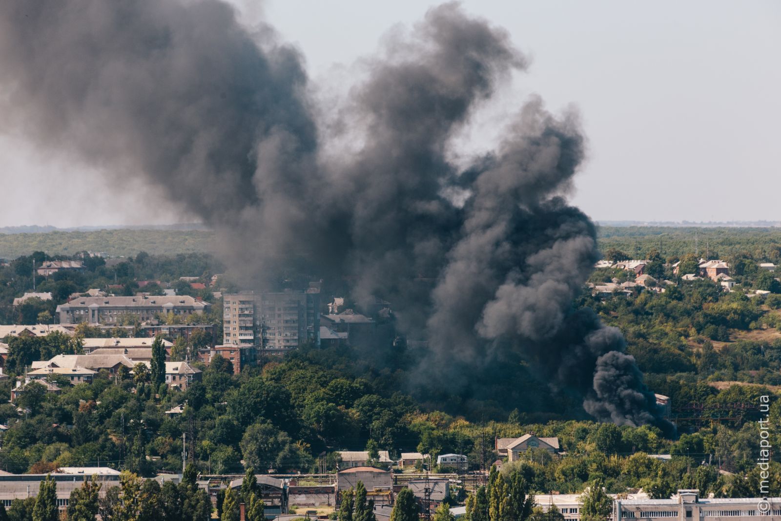 Что горит: на Сортировке в Харькове — большой пожар. Фото: МедиаПорт