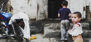 Вбили хлопця, поранили дитину: двох нападників на табір ромів звільнили від покарання