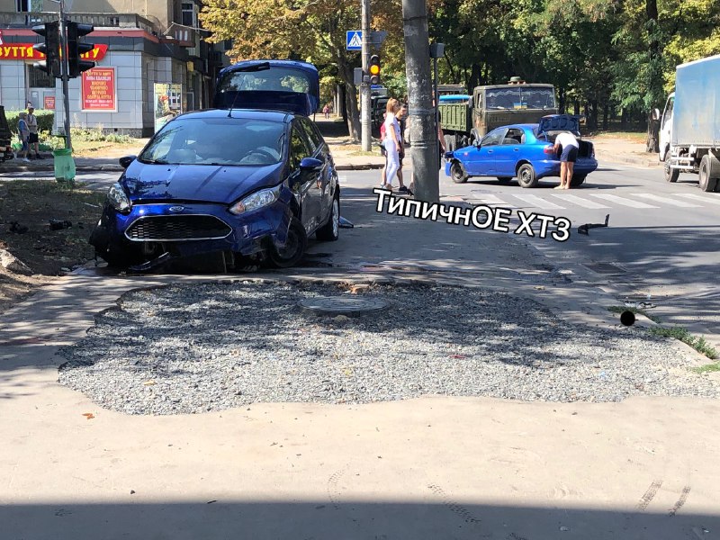 На ХТЗ в аварии пострадали двое пешеходов. Фото: Facebook Типичное ХТЗ