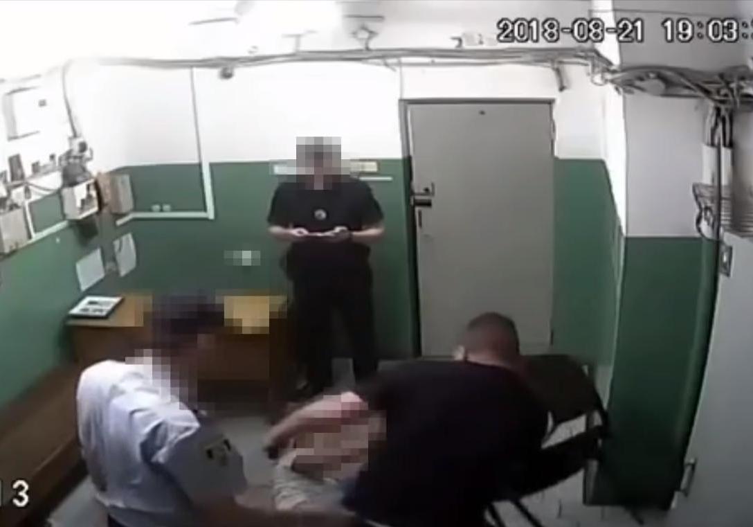 В Харькове будут судить полицейских, которые избивали пассажиров метро