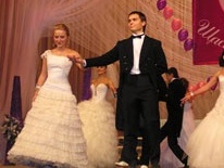 Фестиваль открылся балом молодоженов, на который млодые супруги вновь надели подвенечные наряды. Фото: sq.com.ua