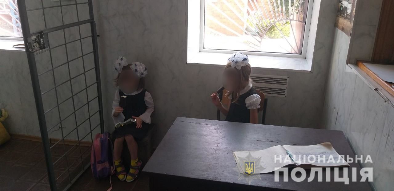 Новость - События - "Ждите, вас полиция заберет": в Харькове крестная посадила малышек на автобус в другой город (видео)