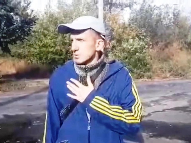 В Харькове заметили на свободе мужчину, который целовал ребенка в губы. Фото: скриншот видео