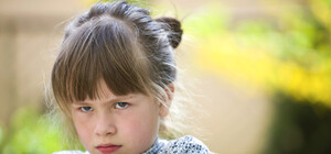 Гениально: на Тополе поставили качели, на которых невозможно кататься