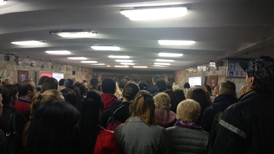 В харьковском метро — столпотворение из-за перехода на E-ticket. Фото: ХС Салтовка