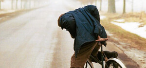 Кража века: в Симферополе поймали угнавших велосипеды бомжей