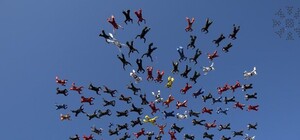 Впечатляющее видео: харьковские парашютисты установили мировой рекорд