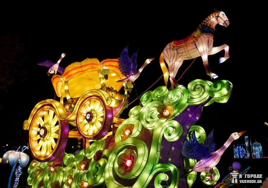 Фестиваль гигантских китайских фонарей в Харькове. Фото: Елена Чернета/Vgorode