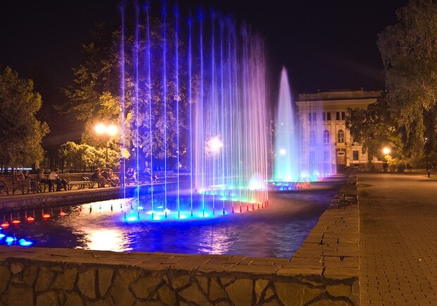 В Харькове заработает новый цветной фонтан.