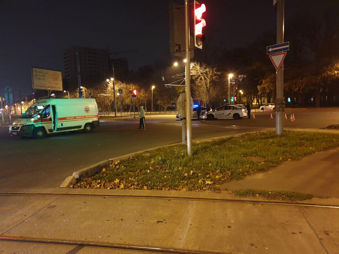 В Харькове патрульные столкнулись со скорой. Фото: ХХ