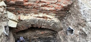 Фото: у центрі Львова виявили стародавню пивницю