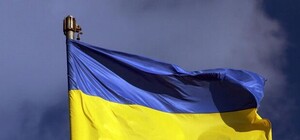 Под Одессой парень поглумился над флагом: инцидент попал на камеру видеонаблюдения