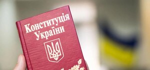 Для детей и взрослых: художник из Днепра превратил Конституцию в комикс