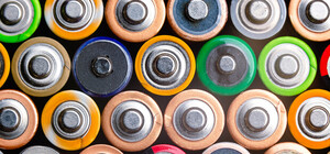 Украинцев хотят штрафовать за батарейки в мусорках