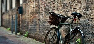 Автохам не проедет: в центре Киева установили велопарковки нового образца