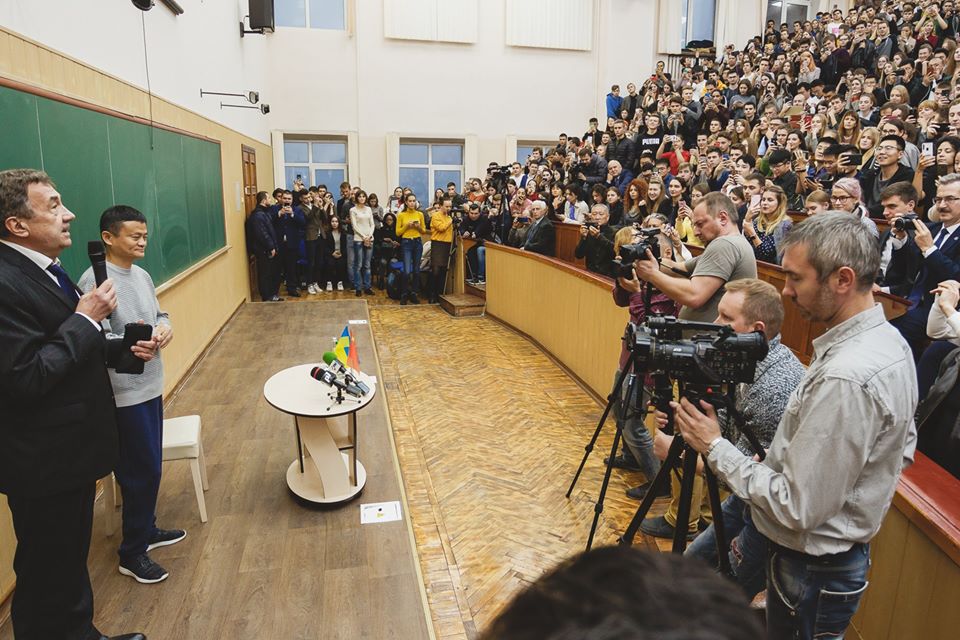 Джек Ма встретился с харьковскими студентами в Университете Каразина. Фото: Виктория Якименко