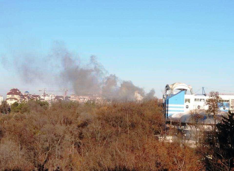 В зоопарке Харькова горел вагончик. Фото: ХХ