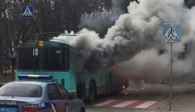 В Харькове пассажиров эвакуировали из задымленного троллейбуса. Фото иллюстративное: antikor.com.ua