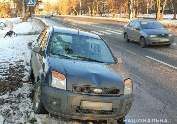 В Харькове легковушка сбила мужчину с месячным внуком. Фото: ГУ НП в Харьковской области
