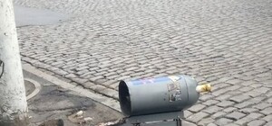 Ну как так можно: вандалы уничтожили урны в центре города (обновлено)