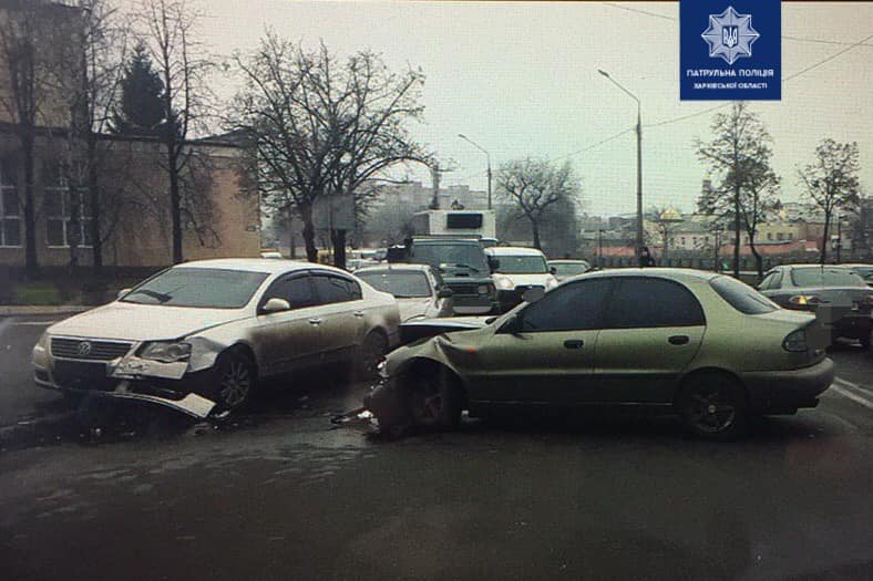 Сегодня в Харькове случилось два массовых ДТП. Фото: патрульная полиция