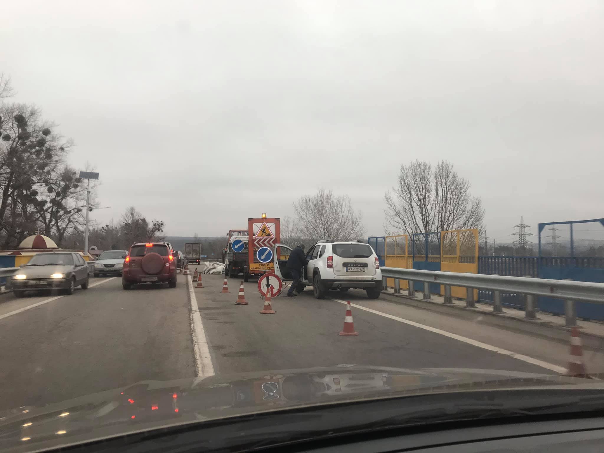В Харькове продолжается ремонт моста на Окружной. Фото: Facebook "Харьков City"