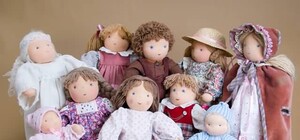 Луганские мастерицы показали самодельных кукол 