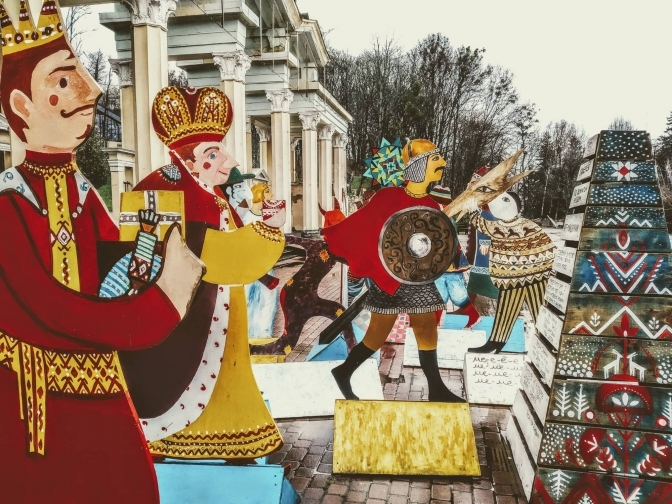 Били і копали ногами: з арт-вертепу у львівському парку викрали Ірода