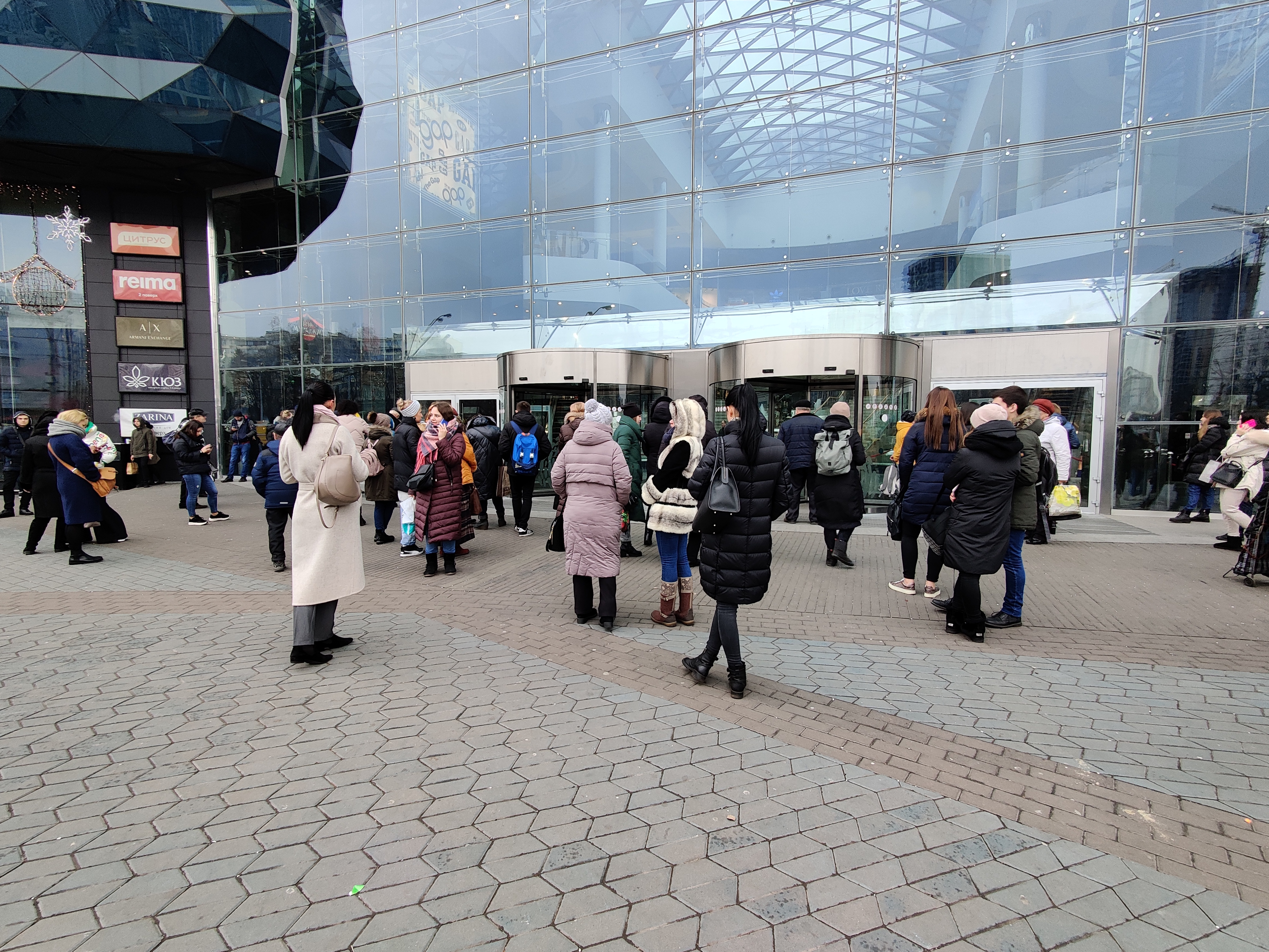 Потоп возле Ocean Plaza: какая обстановка в ТРЦ после открытия