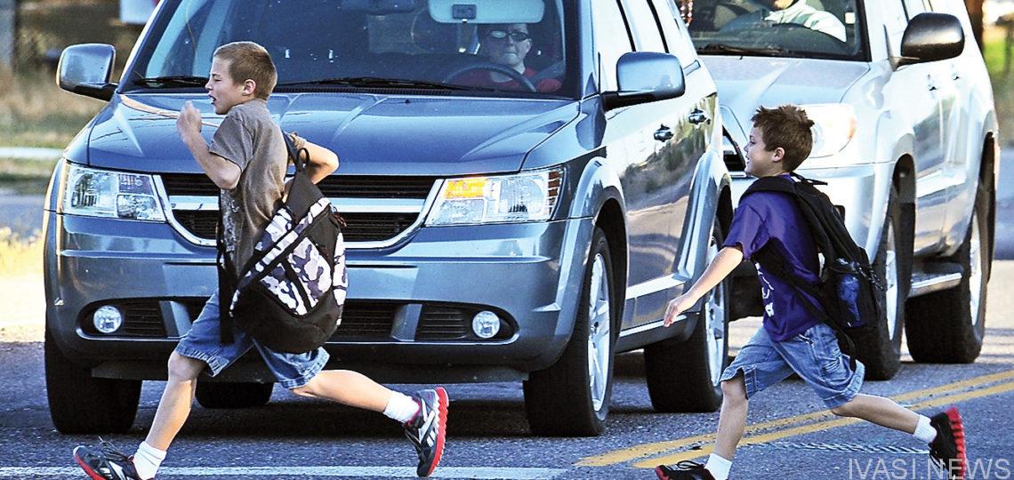 Перебегал в неположенном месте, так еще и в наушниках: на Левом берегу 12-летнего мальчика сбил внедорожник