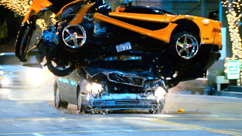 Элитное ДТП: на Гагарина Mercedes столкнулся с RAV4