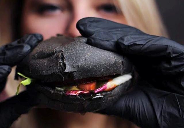 З котлетою без м’яса: біля McDonald's готують бургери з оригінальними біфштексами